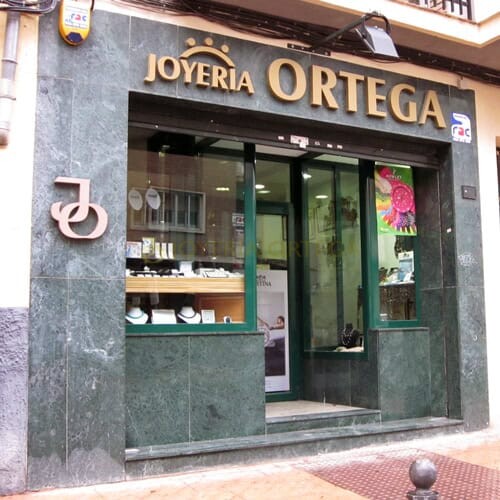 Fachada de Joyería Ortega con accesibilidad