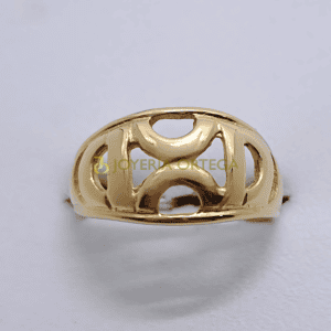 Anillo de oro con diseño geométrico hueco