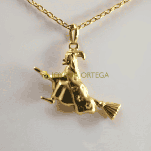 Colgante dorado de bruja volando en escoba