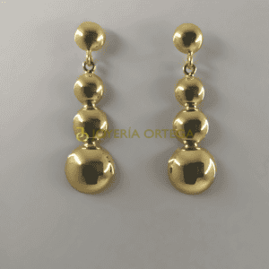Pendientes de oro redondos y brillantes