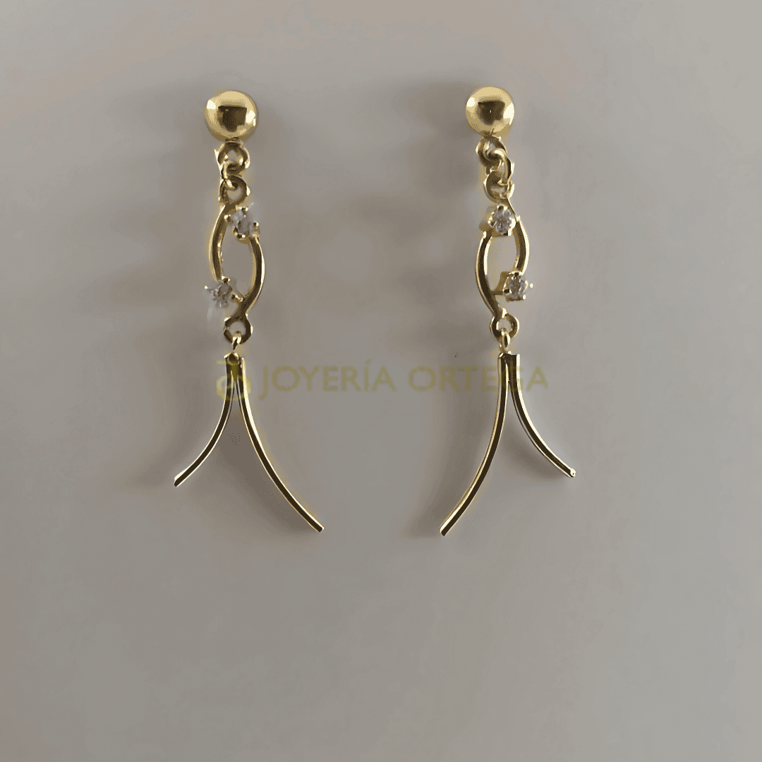 Pendientes dorados con diseño floral elegante