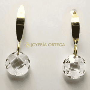 Pendientes de oro con cristal brillante.
