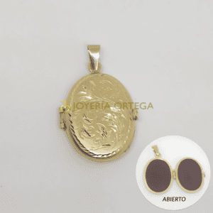 Medallón ovalado dorado con diseño floral