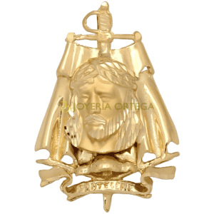 Escapulario de oro con imagen religiosa.