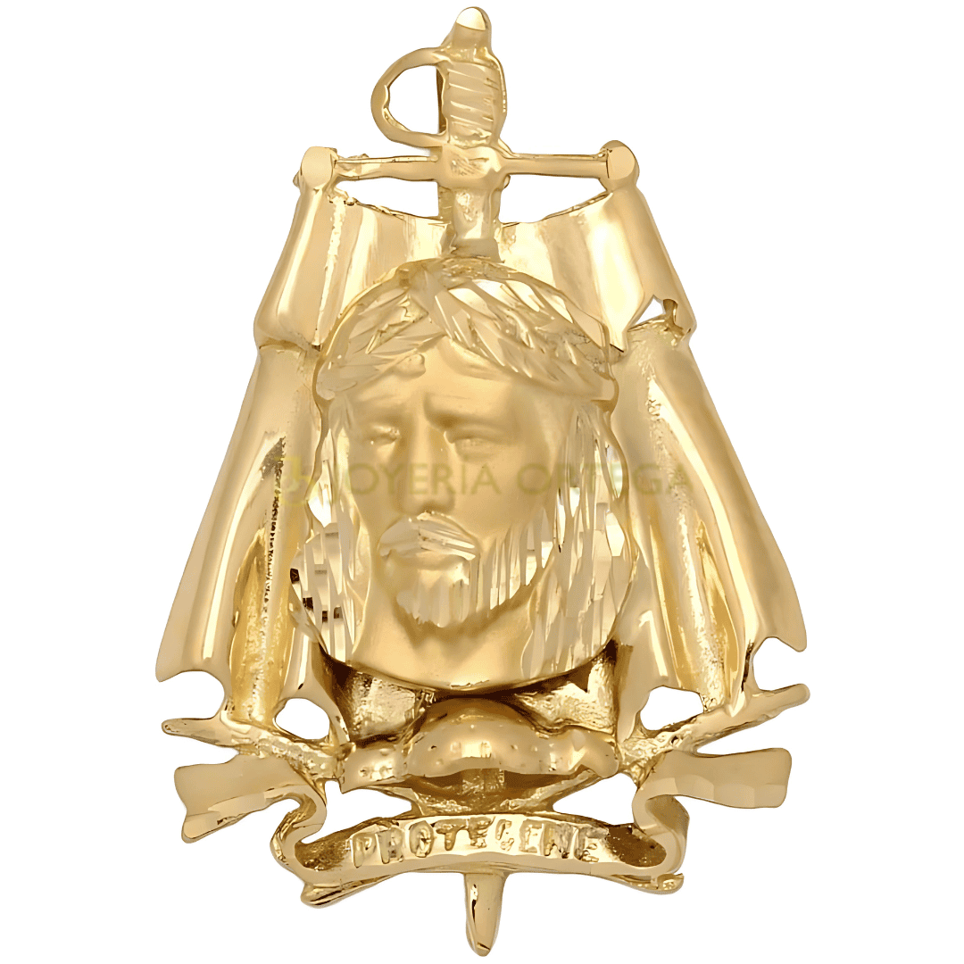 Escapulario de oro con imagen religiosa.