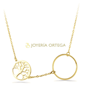 Collar dorado con diseño de árbol y círculo.
