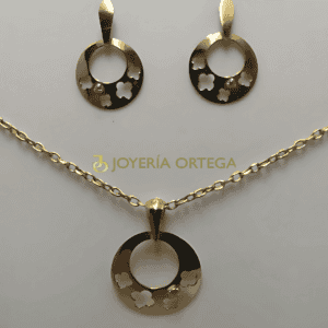 Conjunto de joyería oro con flores caladas