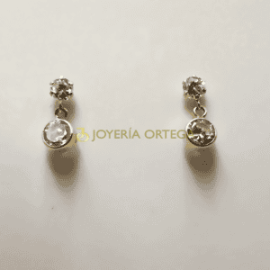 Pendientes de plata con brillantes.