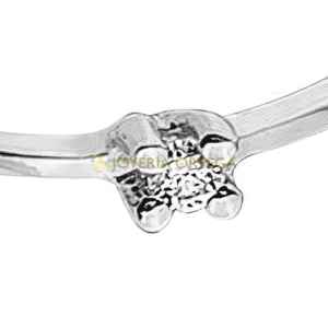 Tijeras con detalle de flores decorativas