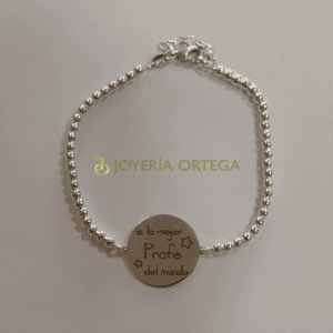 Pulsera: 'A la mejor profe del mundo'.