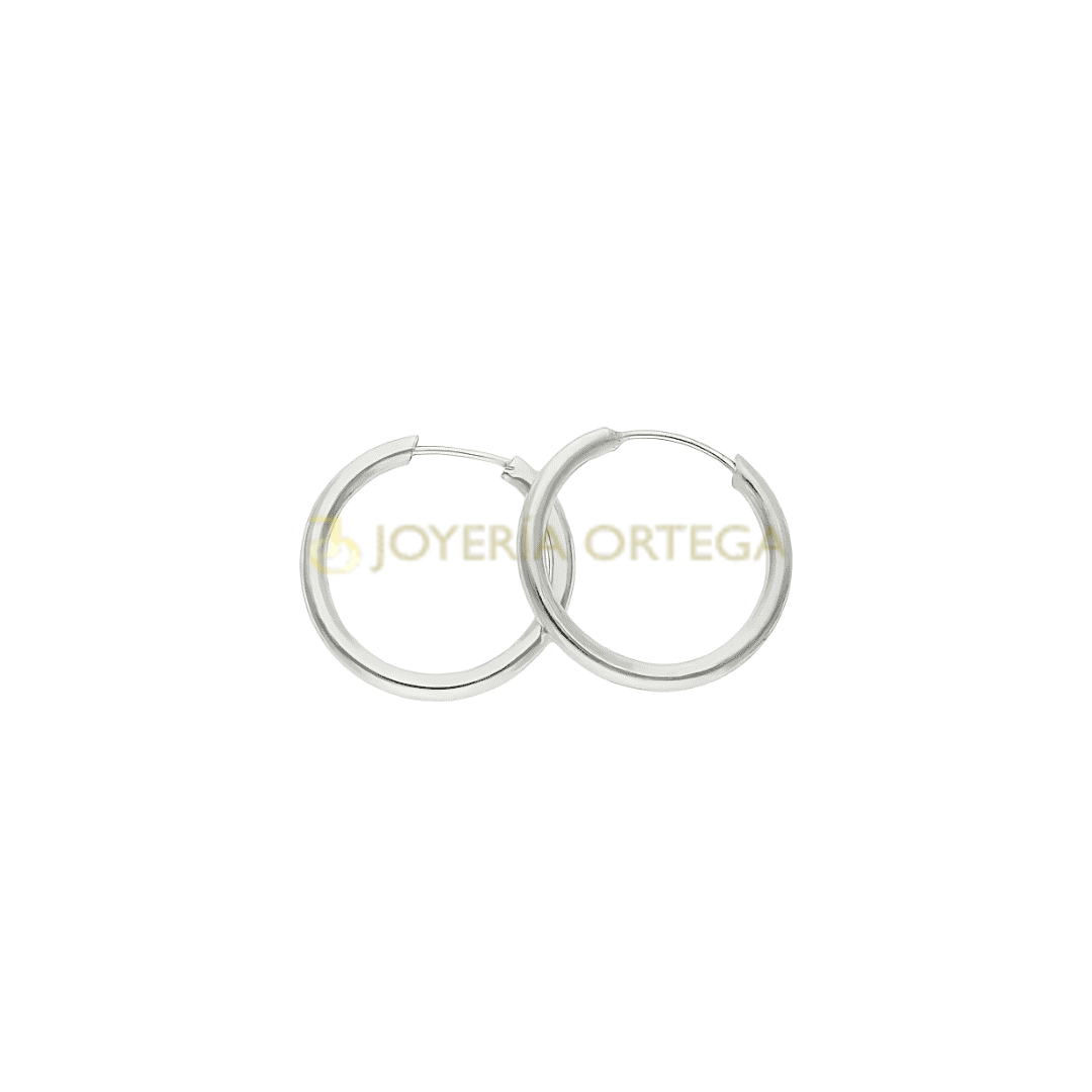 Pendientes de aro de plata minimalistas Joyería Ortega.