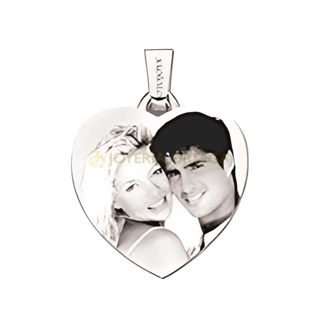 Colgante corazón personalizado con foto grabada.