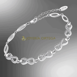 Pulsera de plata con diseño infinito brillante.