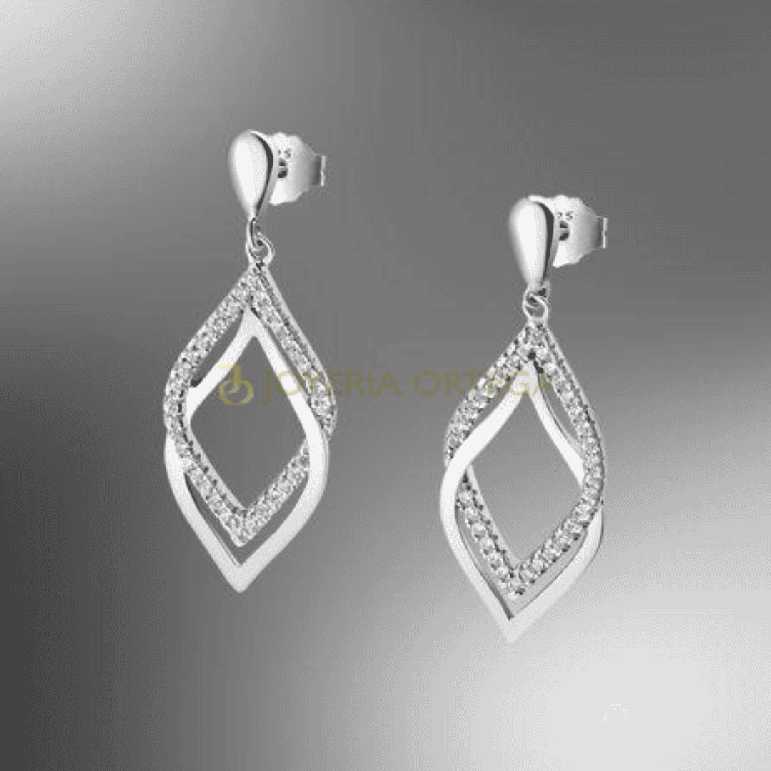 Pendientes de plata con diseño rombo.