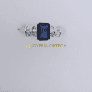 Anillo con zafiro azul y diamantes rectangulares
