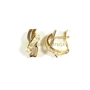 Pendientes dorados con diseño elegante