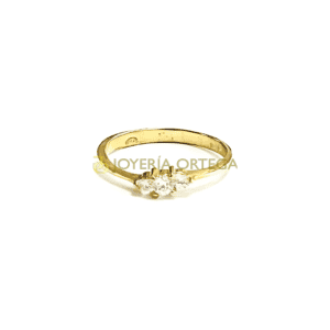 Anillo oro con tres diamantes