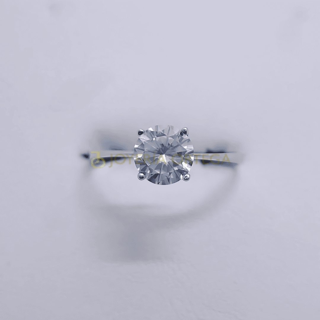 Anillo de compromiso con diamante grande y brillante