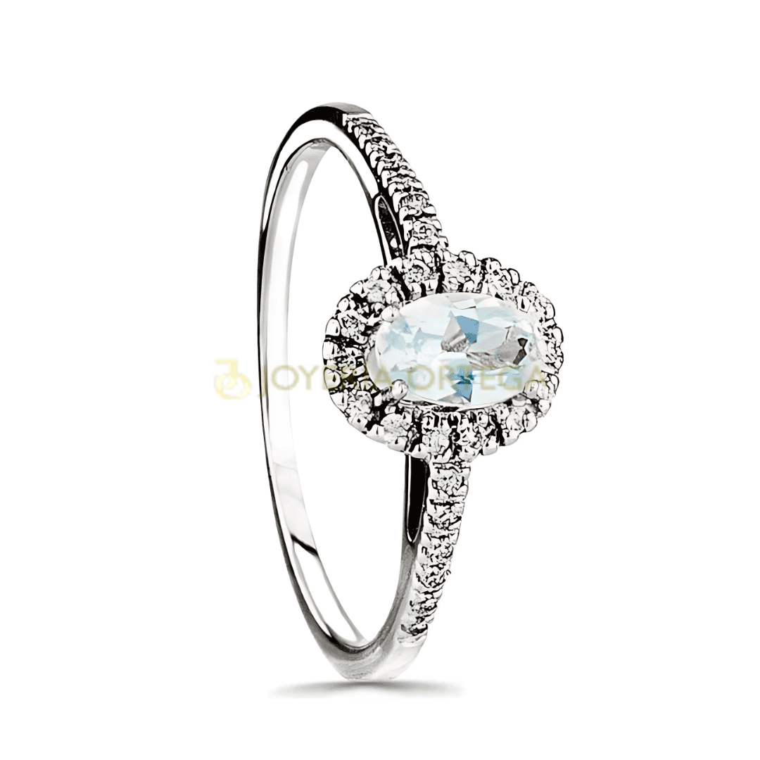 Anillo de plata con gema ovalada brillante