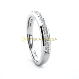 Anillo plata con cristales brillantes
