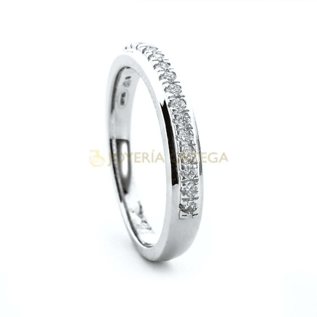 Anillo plata con cristales brillantes