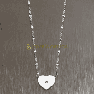 Collar de corazón plateado elegante
